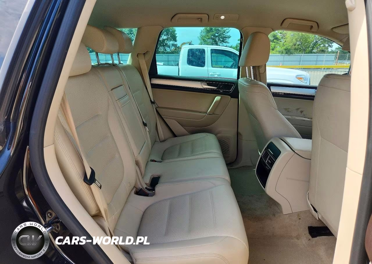 2015 Volkswagen Touareg V6 VIN:WVGEF9BP1FD004381 - 11