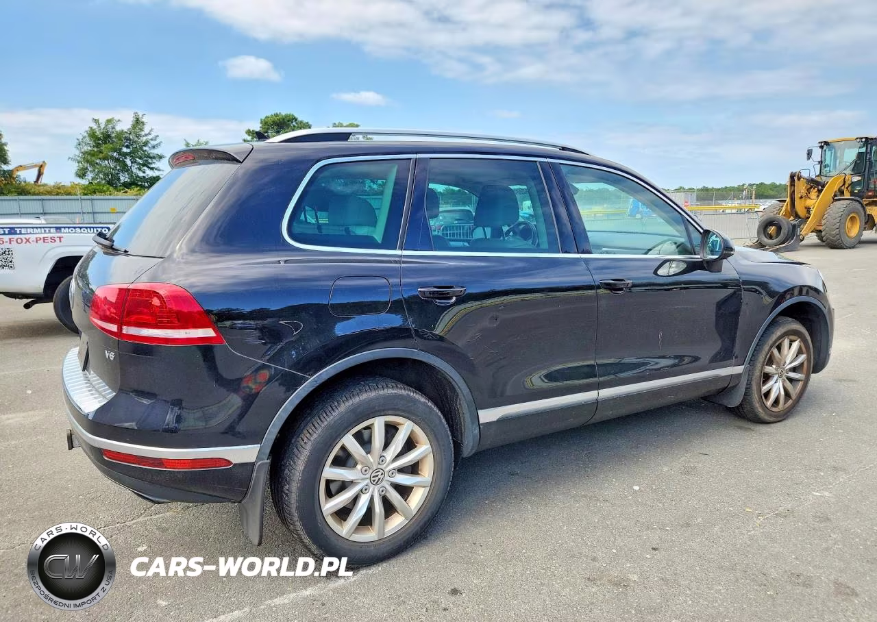 2015 Volkswagen Touareg V6 VIN:WVGEF9BP1FD004381 - 3