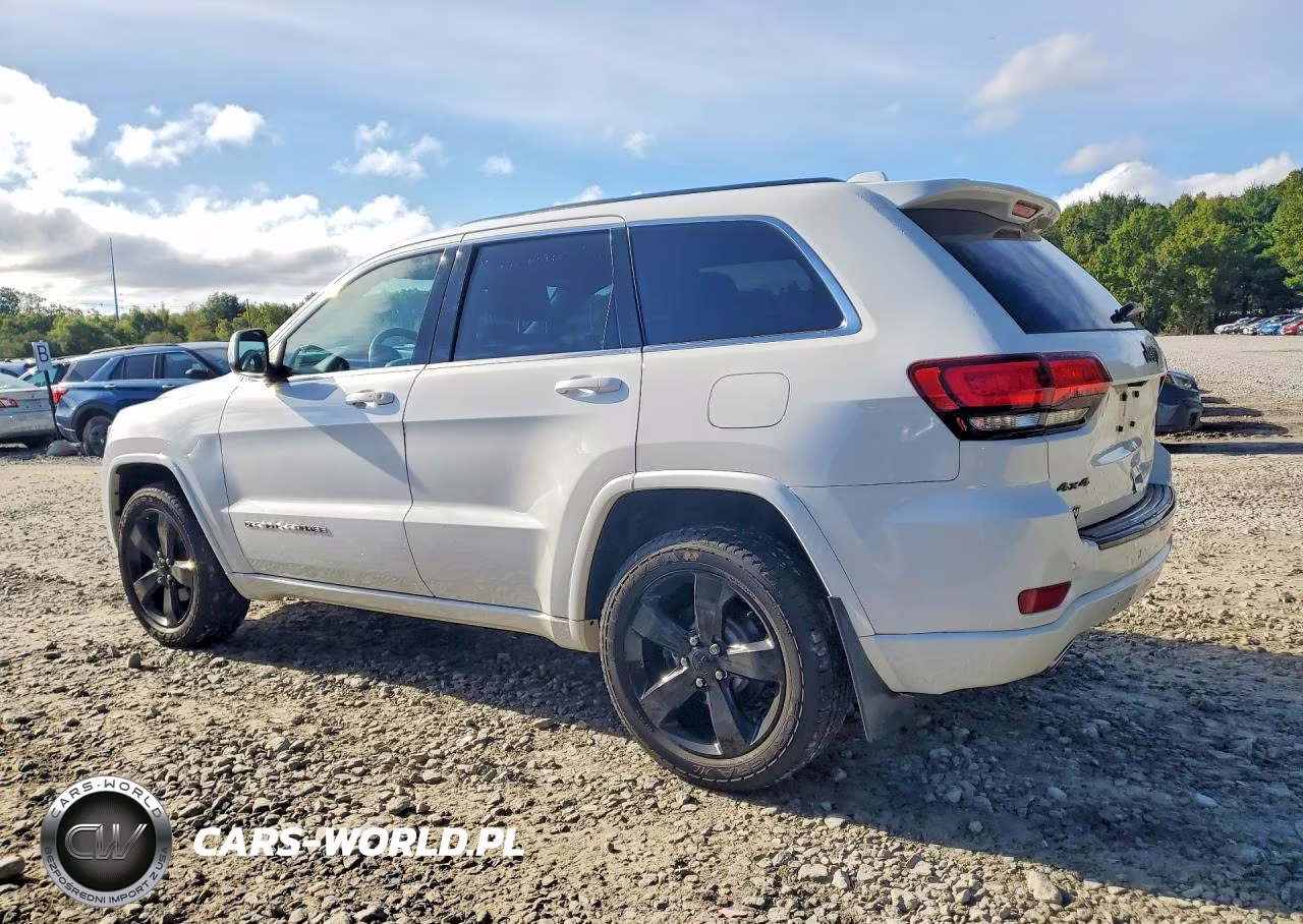 2015 Jeep Grand Cherokee Laredo VIN:1C4RJFAG0FC954483 - 2