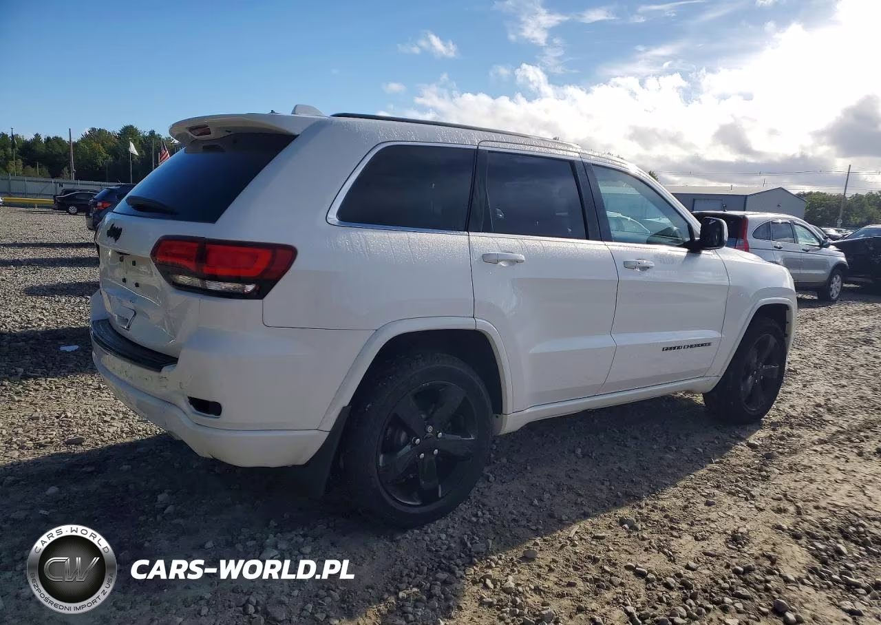 2015 Jeep Grand Cherokee Laredo VIN:1C4RJFAG0FC954483 - 3