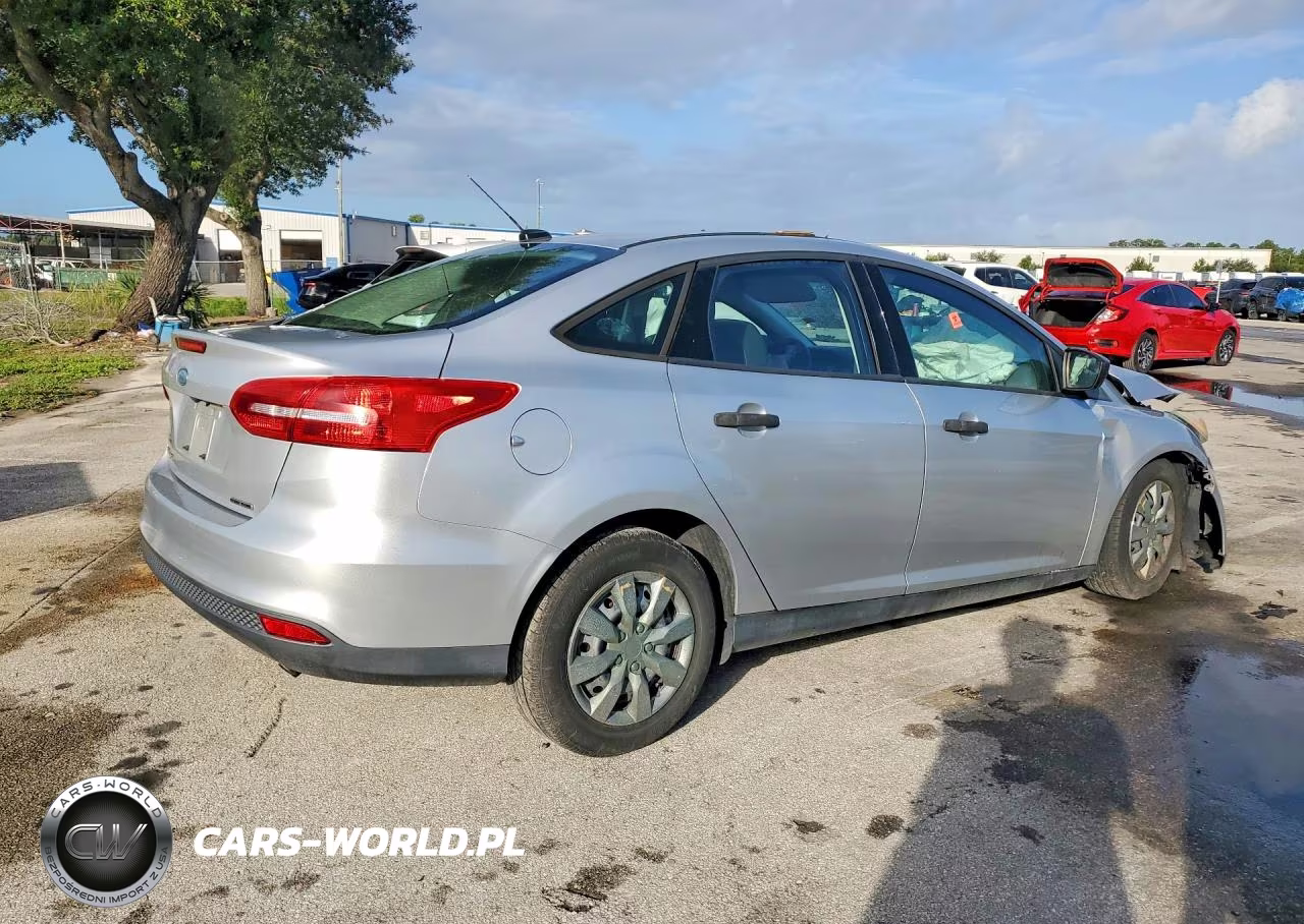2016 Ford Focus S VIN:1FADP3E22GL281189 - 3