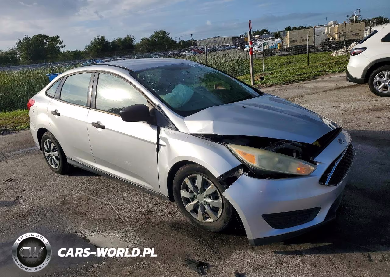 2016 Ford Focus S VIN:1FADP3E22GL281189 - 4