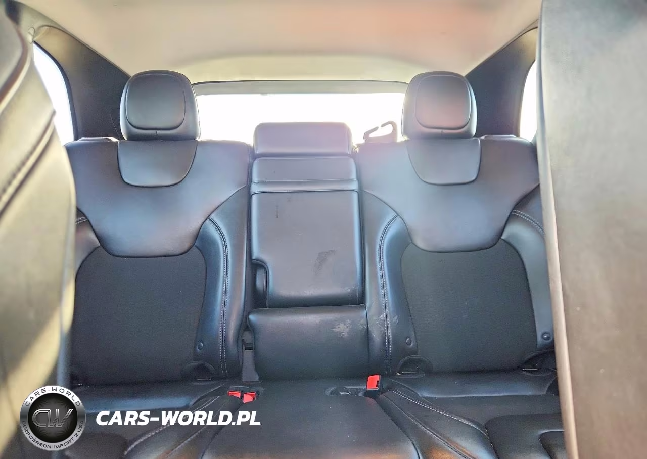 2019 Jeep Cherokee Latitude Plus VIN:1C4PJLLB3KD284729 - 10