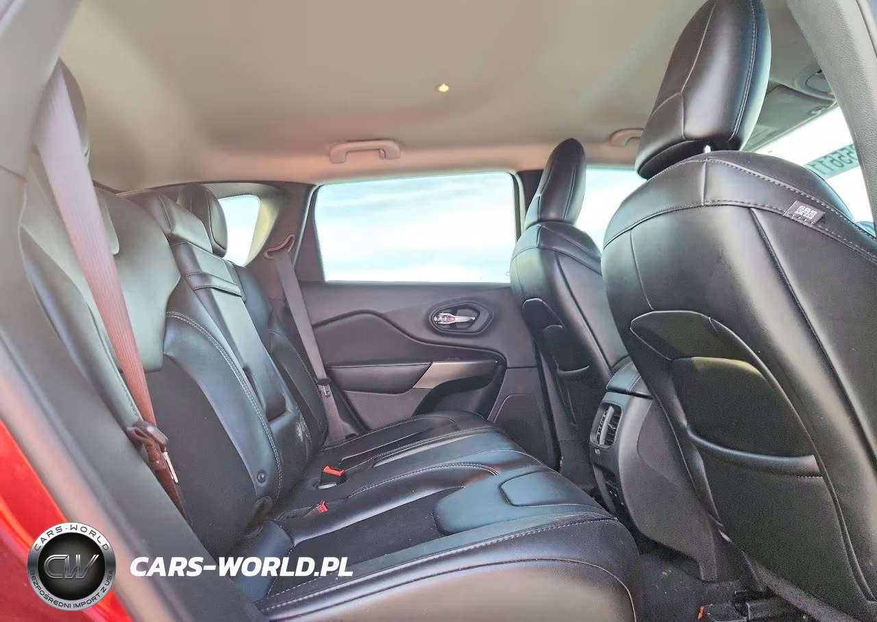 2019 Jeep Cherokee Latitude Plus VIN:1C4PJLLB3KD284729 - 11