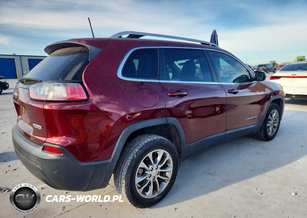 2019 Jeep Cherokee Latitude Plus VIN:1C4PJLLB3KD284729 - 3
