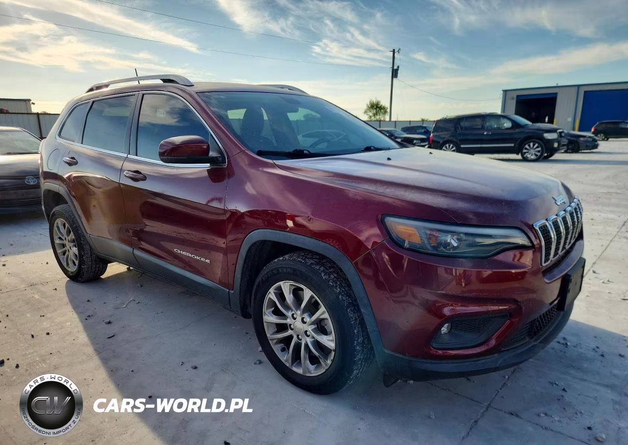 2019 Jeep Cherokee Latitude Plus VIN:1C4PJLLB3KD284729 - 4