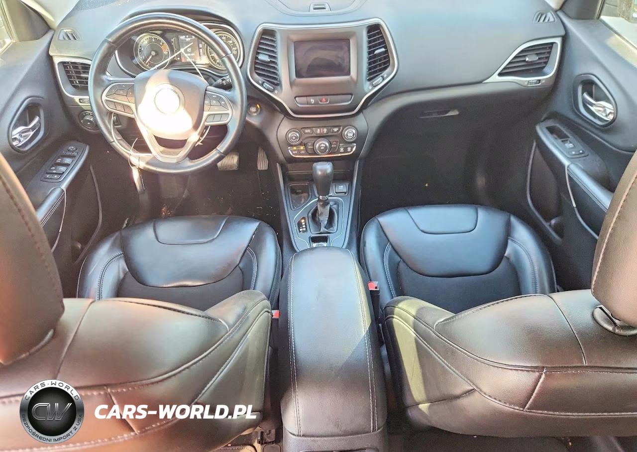 2019 Jeep Cherokee Latitude Plus VIN:1C4PJLLB3KD284729 - 8
