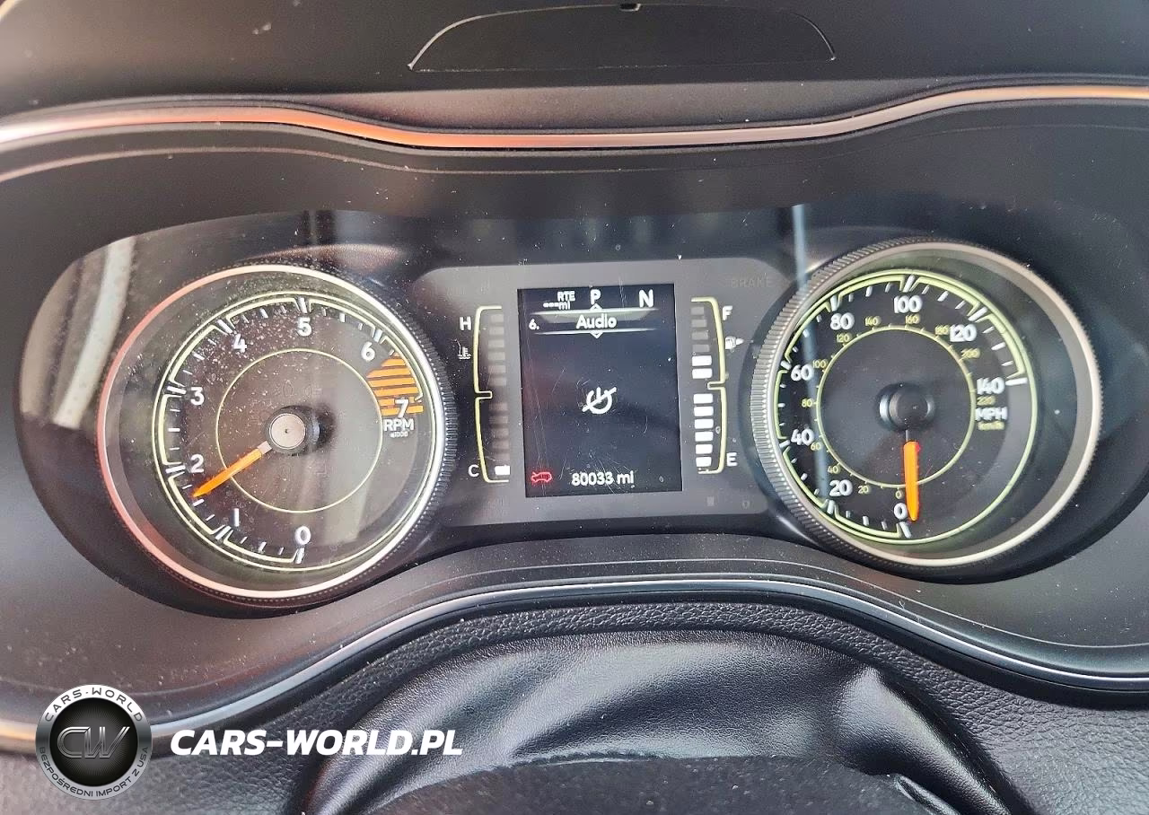 2019 Jeep Cherokee Latitude Plus VIN:1C4PJLLB3KD284729 - 9