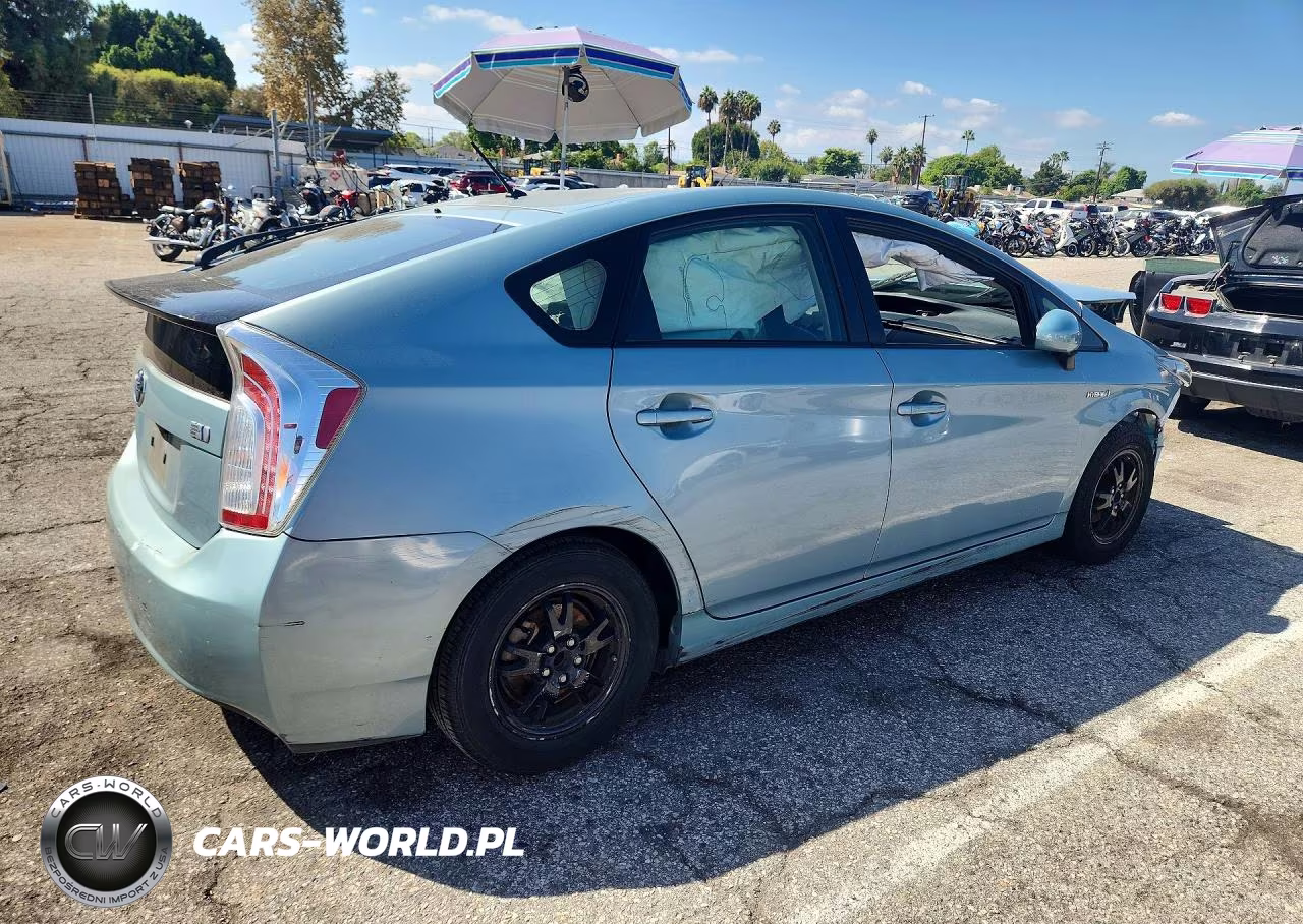 2015 Toyota Prius Two VIN:JTDKN3DU0F1898658 - 3