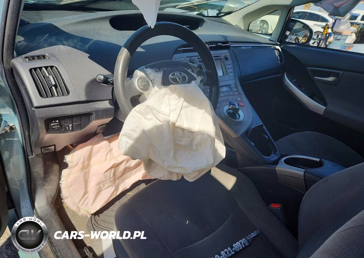 2015 Toyota Prius Two VIN:JTDKN3DU0F1898658 - 8