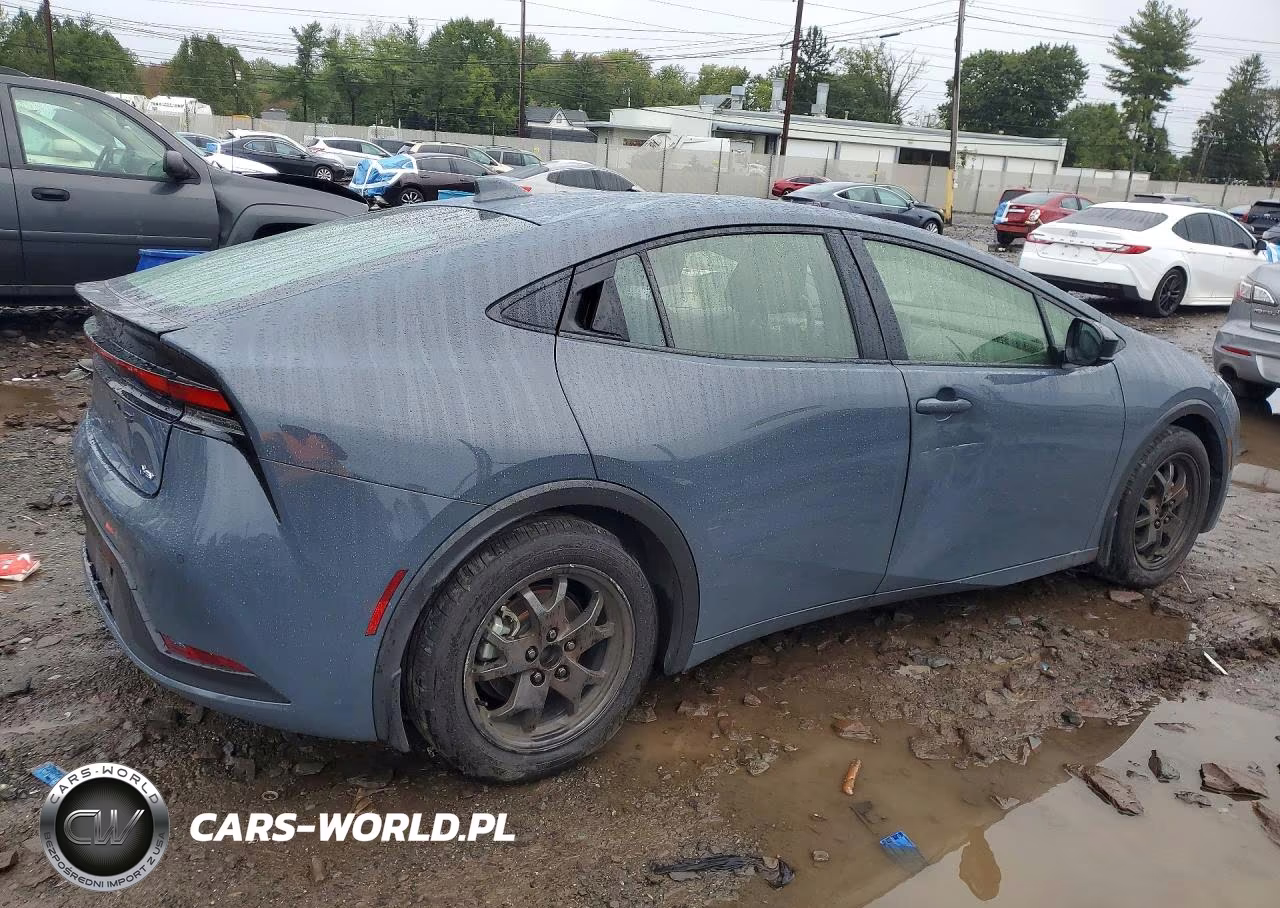 2024 Toyota Prius Le VIN:JTDACAAU5R3047149 - 3
