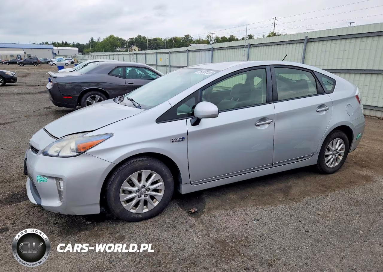 2014 Toyota Prius Plug-In Hybrid Base – zdjęcie 1 z 12