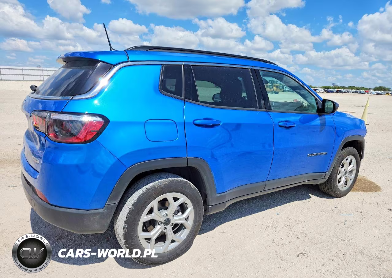 2025 Jeep Compass Latitude VIN:3C4NJDBN8ST586262 - 3