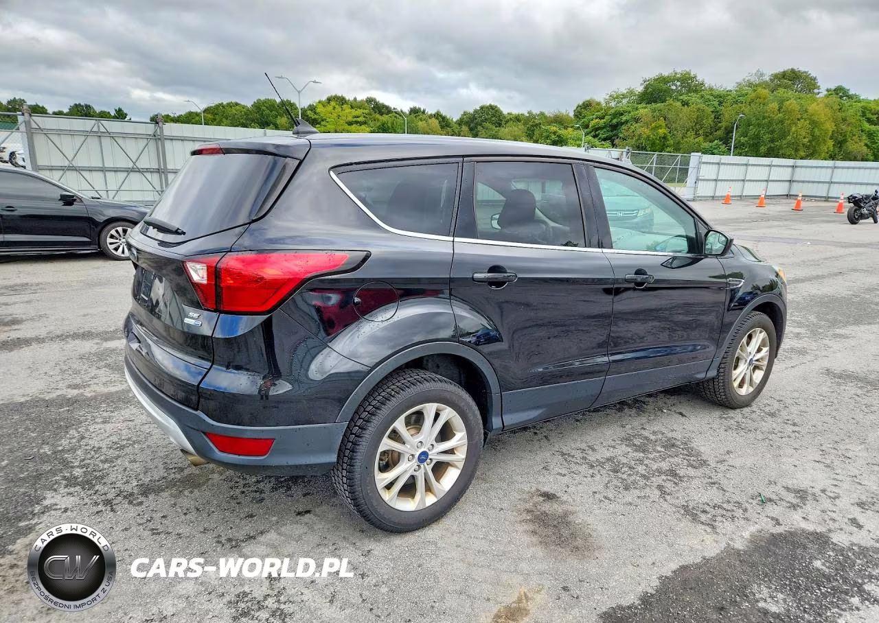 2019 Ford Escape Se VIN:1FMCU9GDXKUB83929 - 3