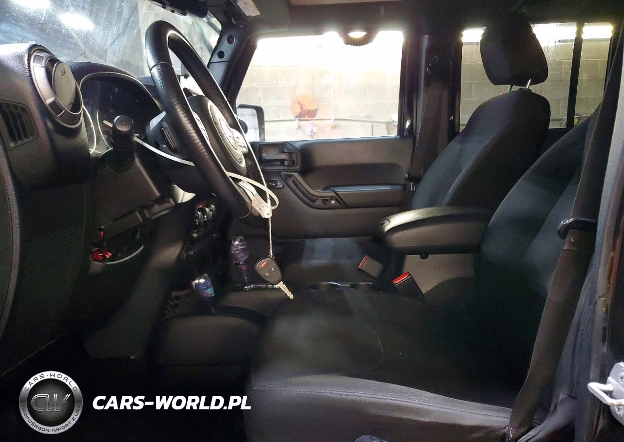 2014 Jeep Wrangler Unlimited Sport VIN:1C4BJWDG6EL327380 - 7