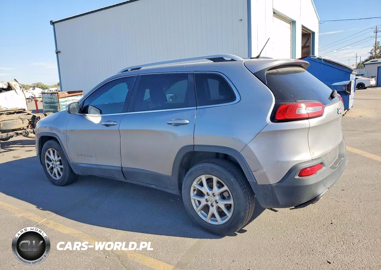 2015 Jeep Cherokee Latitude VIN:1C4PJLCB6FW608007 - 2