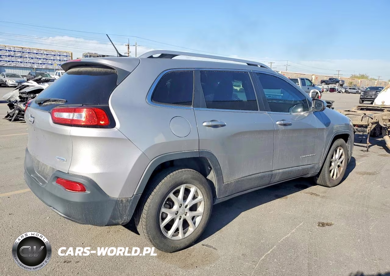 2015 Jeep Cherokee Latitude VIN:1C4PJLCB6FW608007 - 3