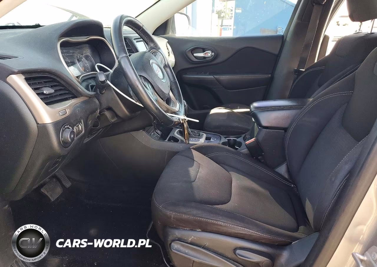 2015 Jeep Cherokee Latitude VIN:1C4PJLCB6FW608007 - 7