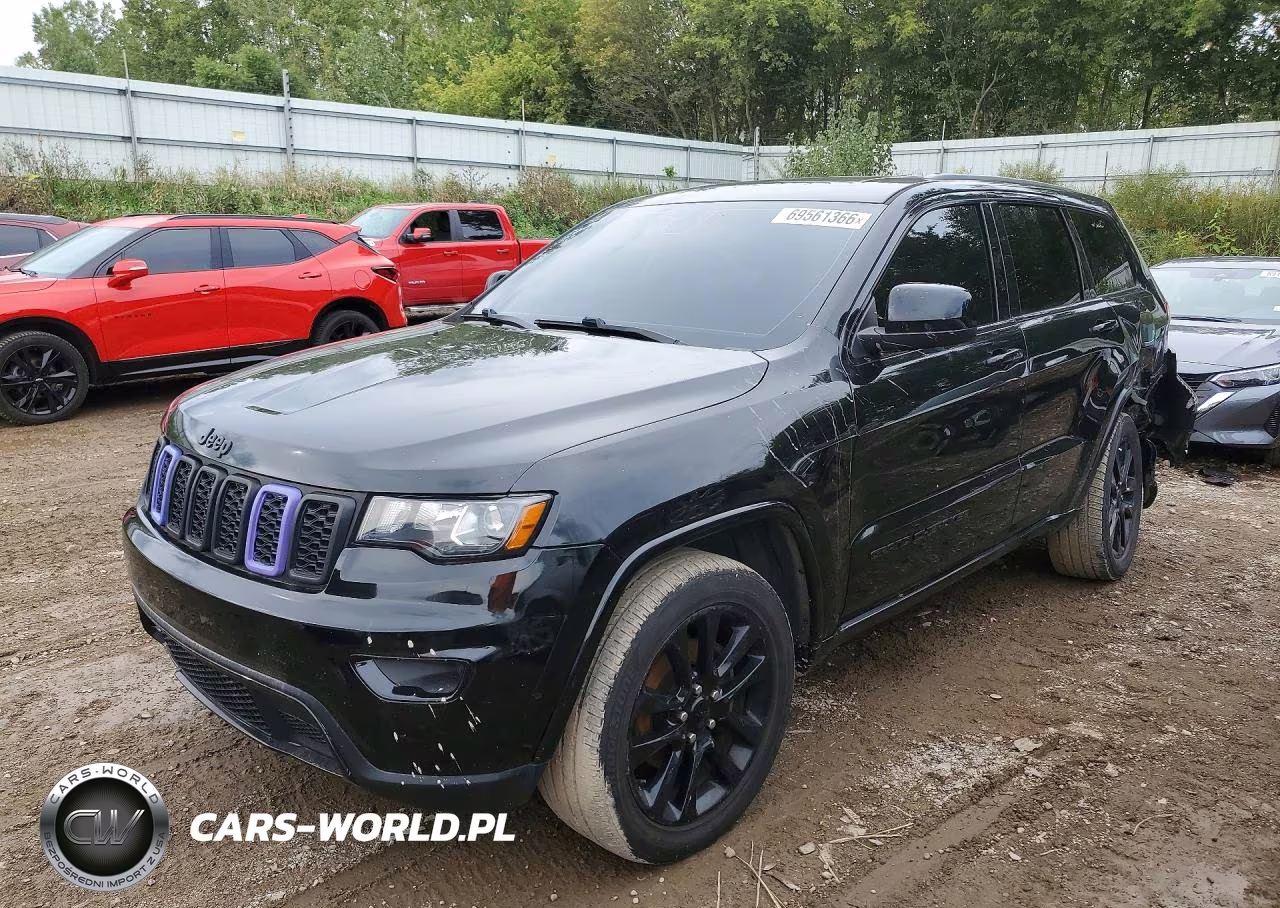 2017 Jeep Grand Cherokee Laredo VIN:1C4RJFAGXHC739079 - 1