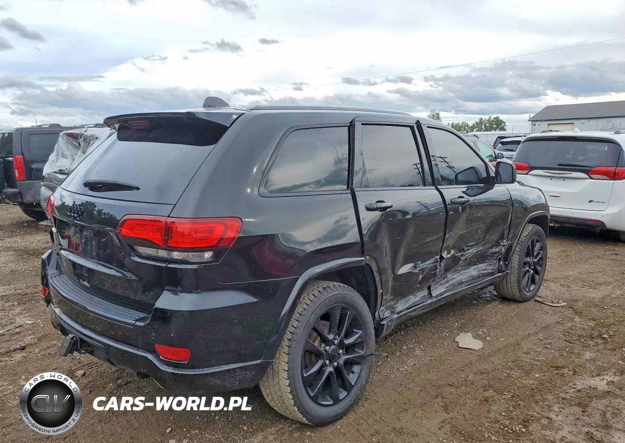2017 Jeep Grand Cherokee Laredo VIN:1C4RJFAGXHC739079 - 3