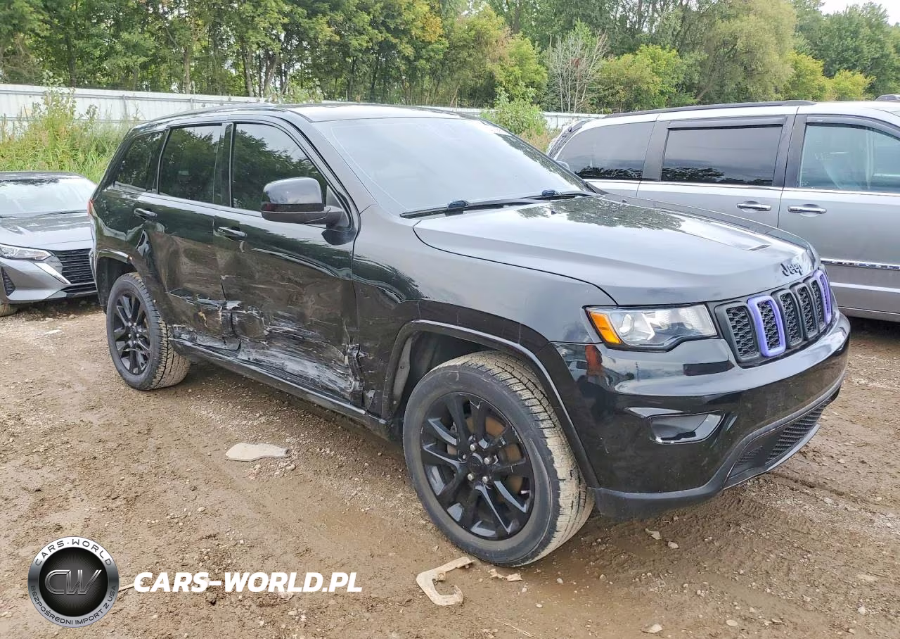 2017 Jeep Grand Cherokee Laredo VIN:1C4RJFAGXHC739079 - 4
