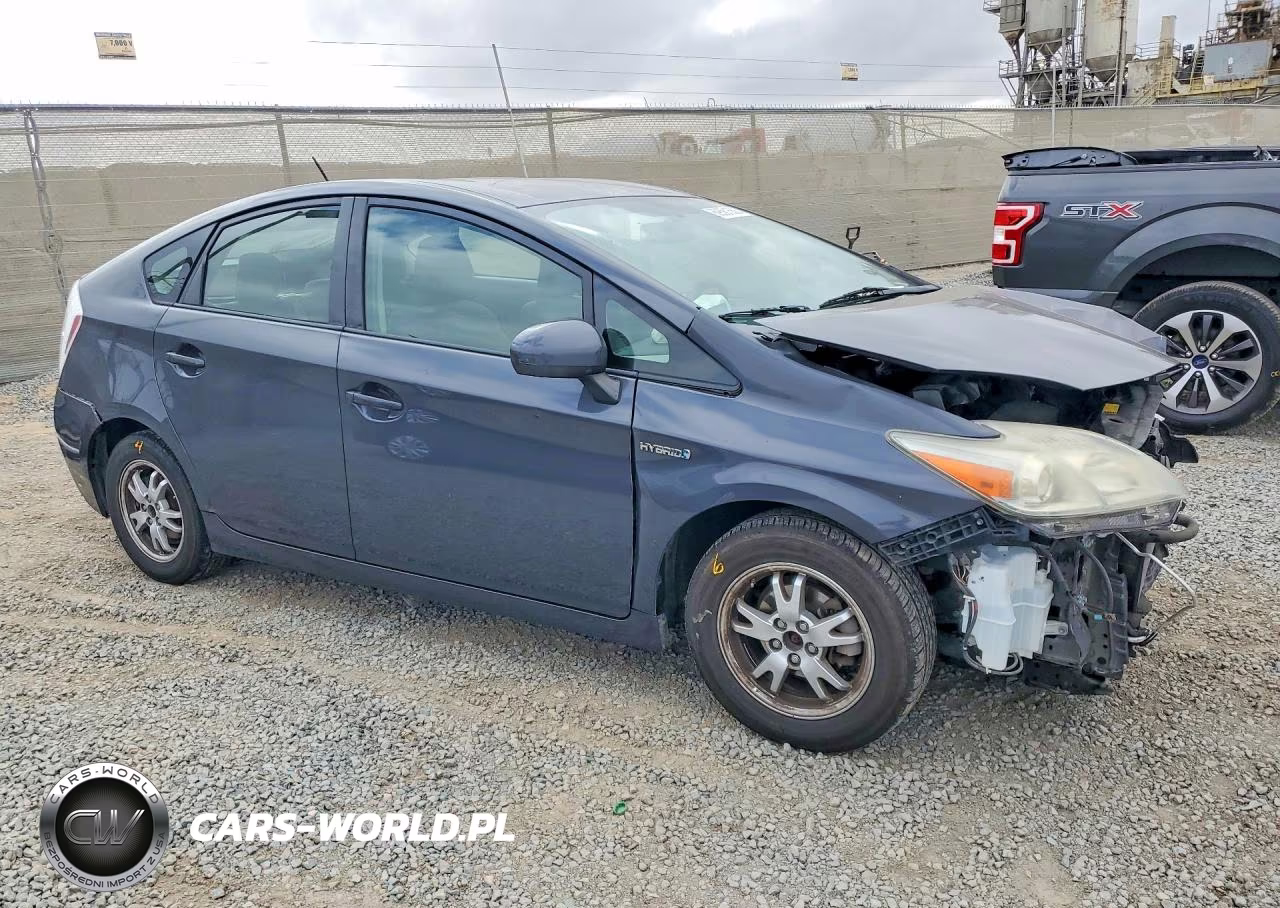 2011 Toyota Prius Three VIN:JTDKN3DU4B0251826 - 4