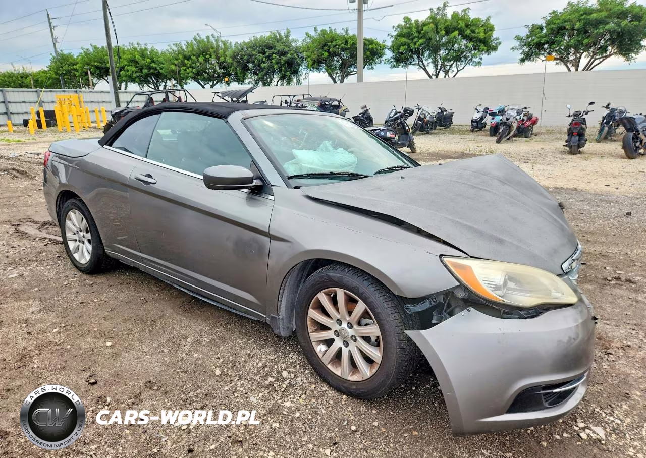 2012 Chrysler 200 Touring VIN:1C3BCBEB5CN218565 - 4