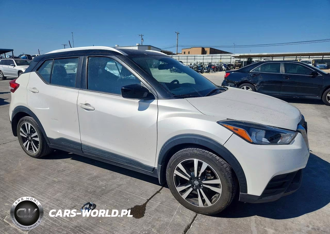 2019 Nissan Kicks Sv VIN:3N1CP5CU0KL565362 - 4