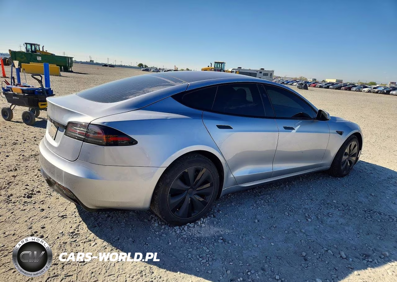 2025 Tesla Model S VIN:5YJSA1E52SF551390 - 3