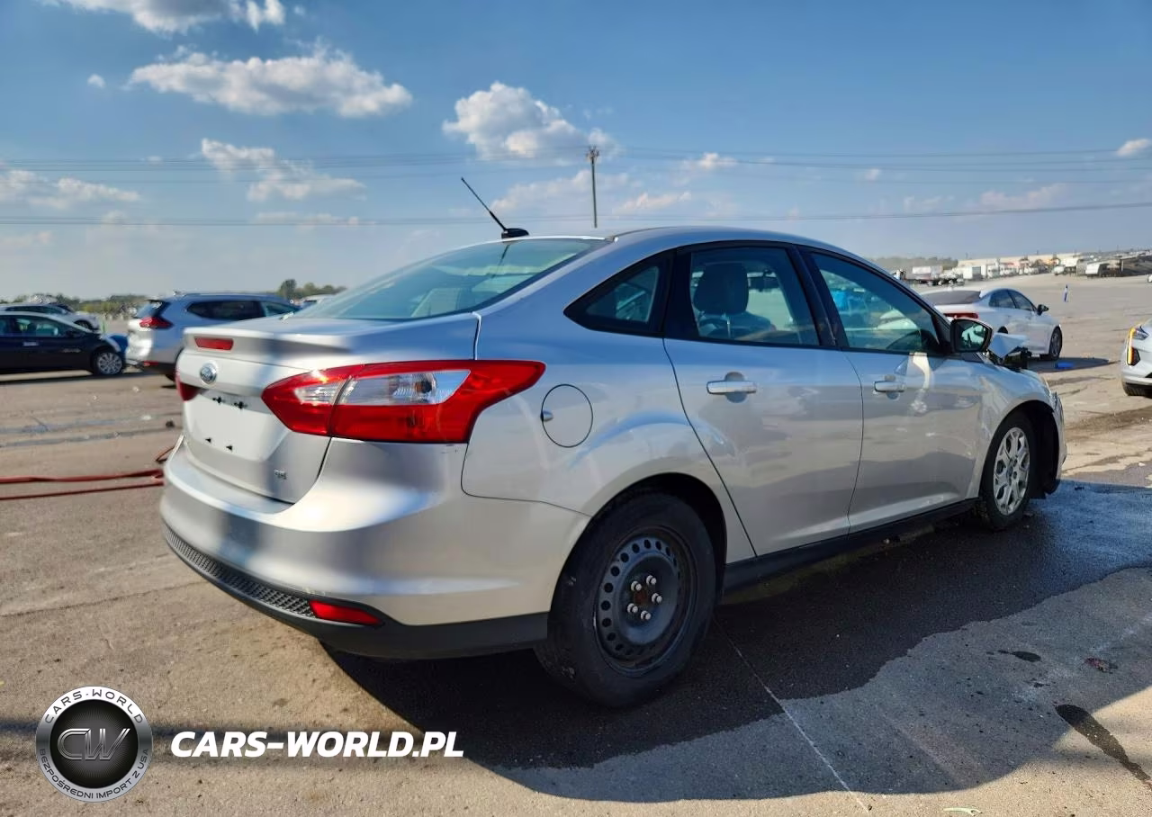 2012 Ford Focus Se VIN:1FAHP3F25CL113685 - 3