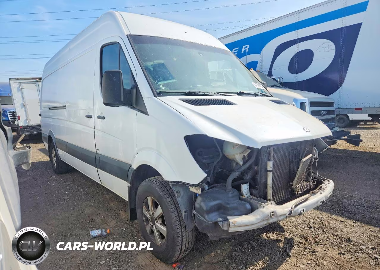 2015 Mercedes-Benz Sprinter 2500 Delivery Van VIN:WD3PE8DB4FP127306 - 4