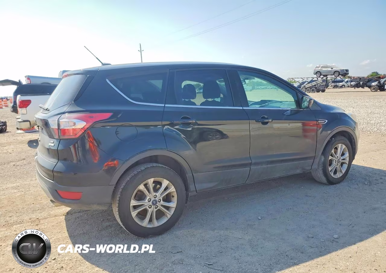 2017 Ford Escape Se VIN:1FMCU0GDXHUD76263 - 3