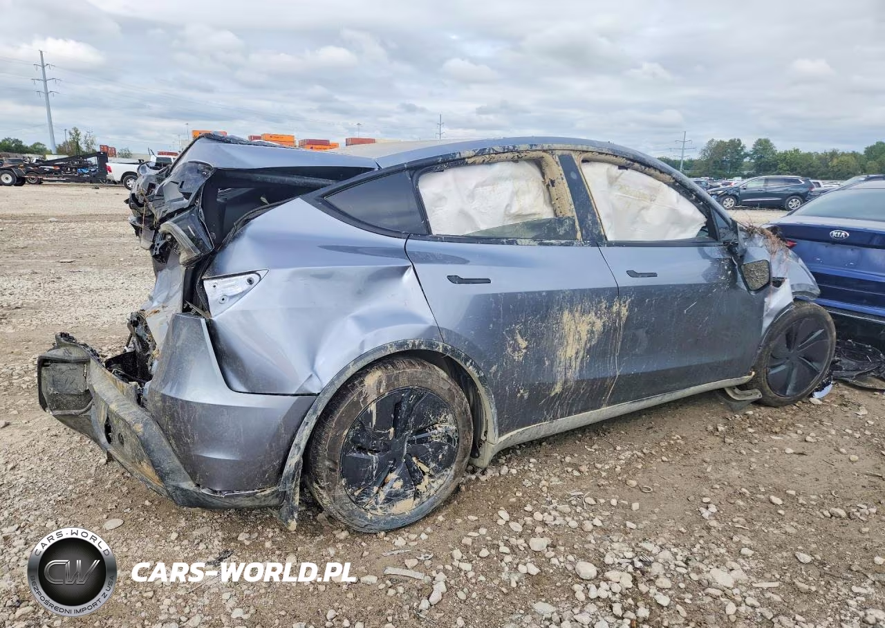 2026 Tesla Model Y VIN:7SAYGDEE9TA693196 - 3