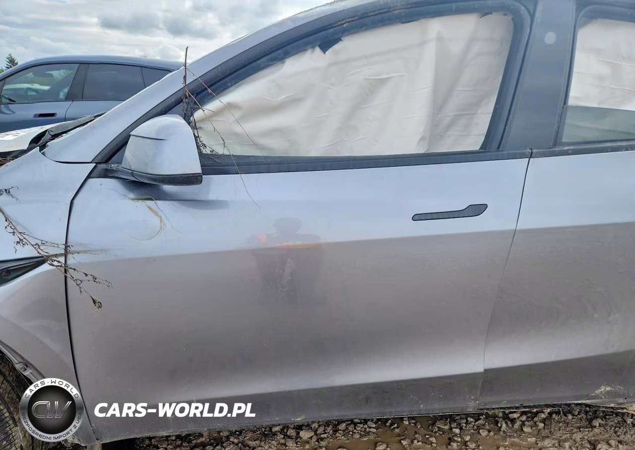 2026 Tesla Model Y VIN:7SAYGDEE9TA693196 - 7