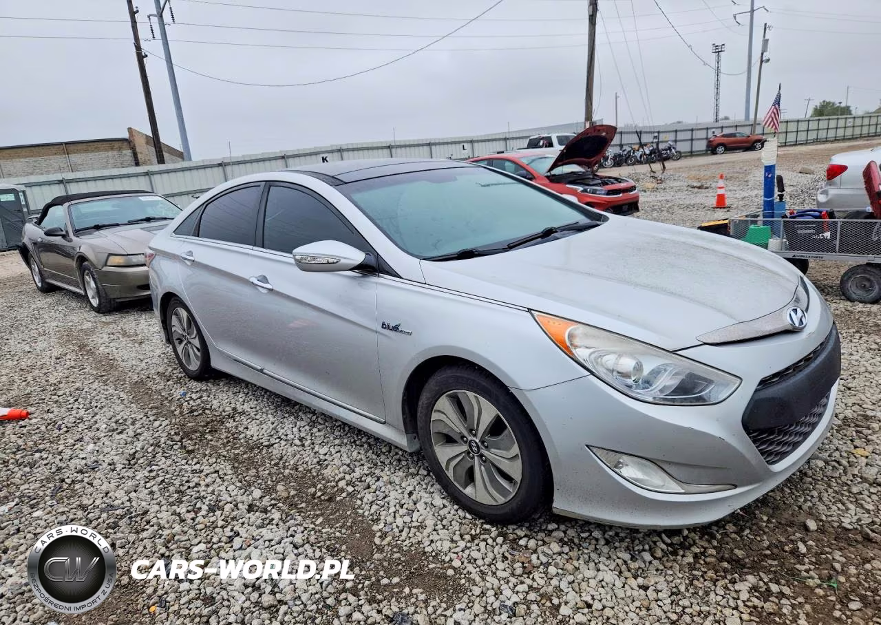 2014 Hyundai Sonata Hybrid VIN:KMHEC4A49EA113044 - 4
