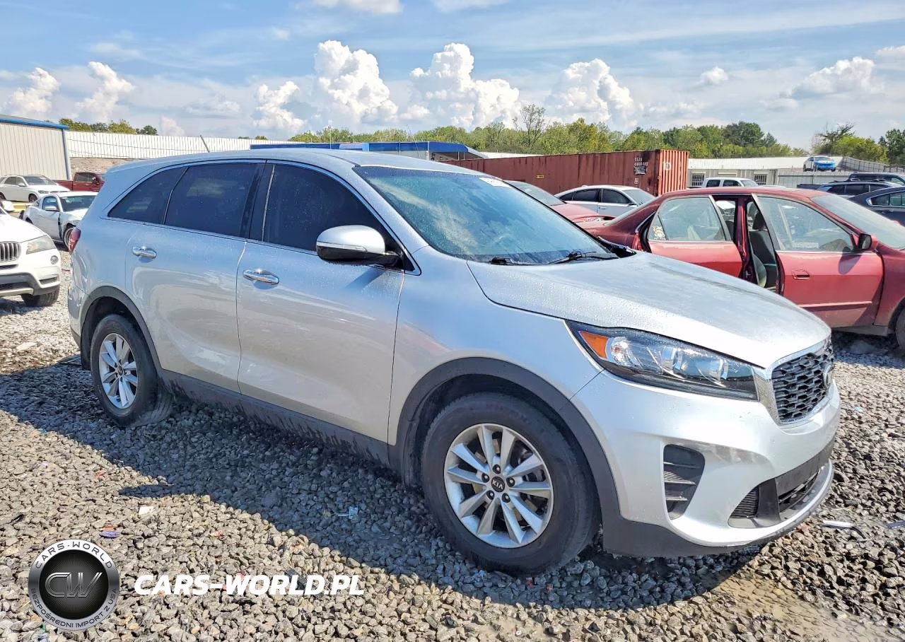 2019 Kia Sorento L VIN:5XYPG4A33KG586703 - 4