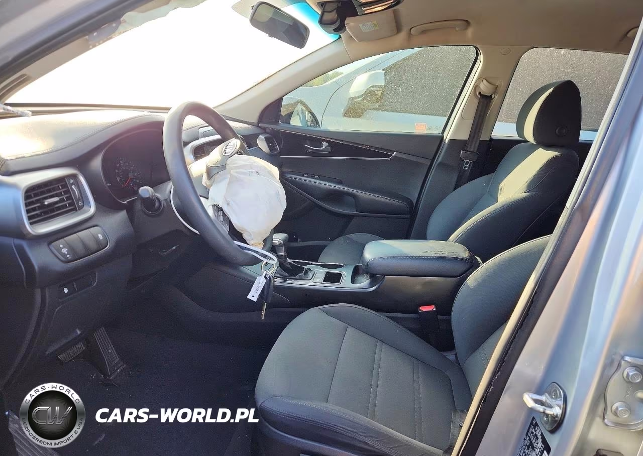 2019 Kia Sorento L VIN:5XYPG4A33KG586703 - 7