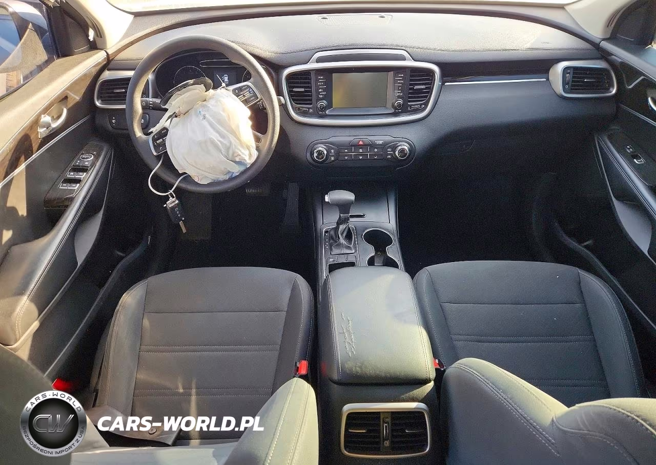 2019 Kia Sorento L VIN:5XYPG4A33KG586703 - 8