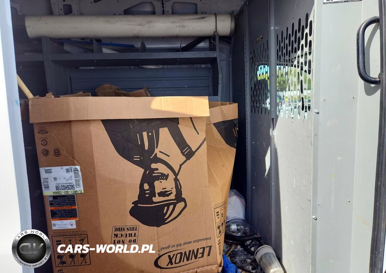 2019 Ford Transit T-250 VIN:1FTYR3XM0KKA90096 - 11