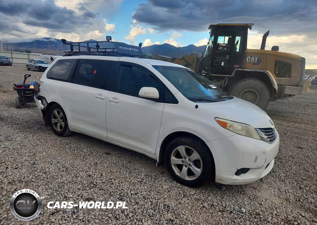 2013 Toyota Sienna Le VIN:5TDKK3DC9DS324785 - 4