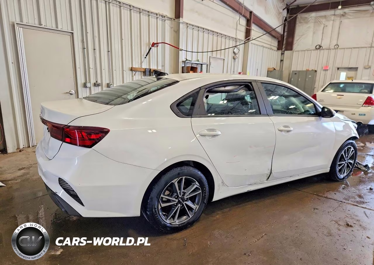 2022 Kia Forte Lxs VIN:3KPF24AD0NE430882 - 3
