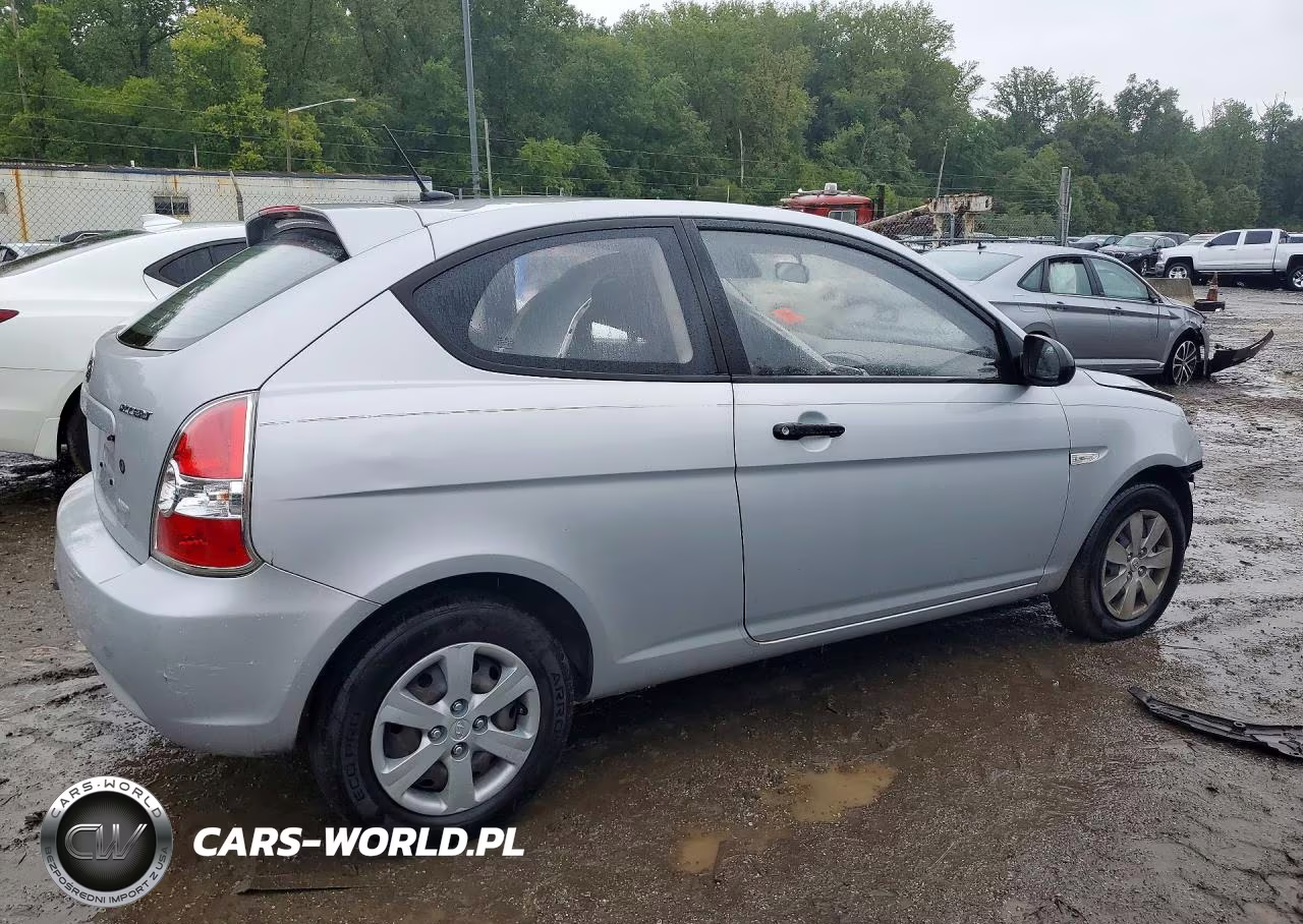 2009 Hyundai Accent Gs VIN:KMHCM36C99U116500 - 3