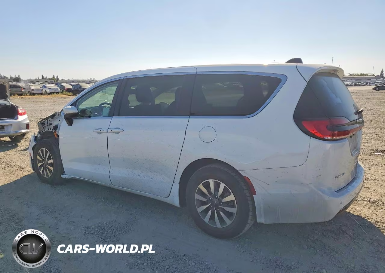 2023 Chrysler Pacifica Hybrid Touring L VIN:2C4RC1L7XPR558970 - 2
