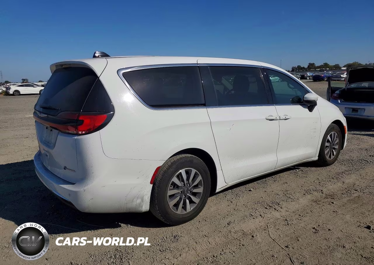2023 Chrysler Pacifica Hybrid Touring L VIN:2C4RC1L7XPR558970 - 3