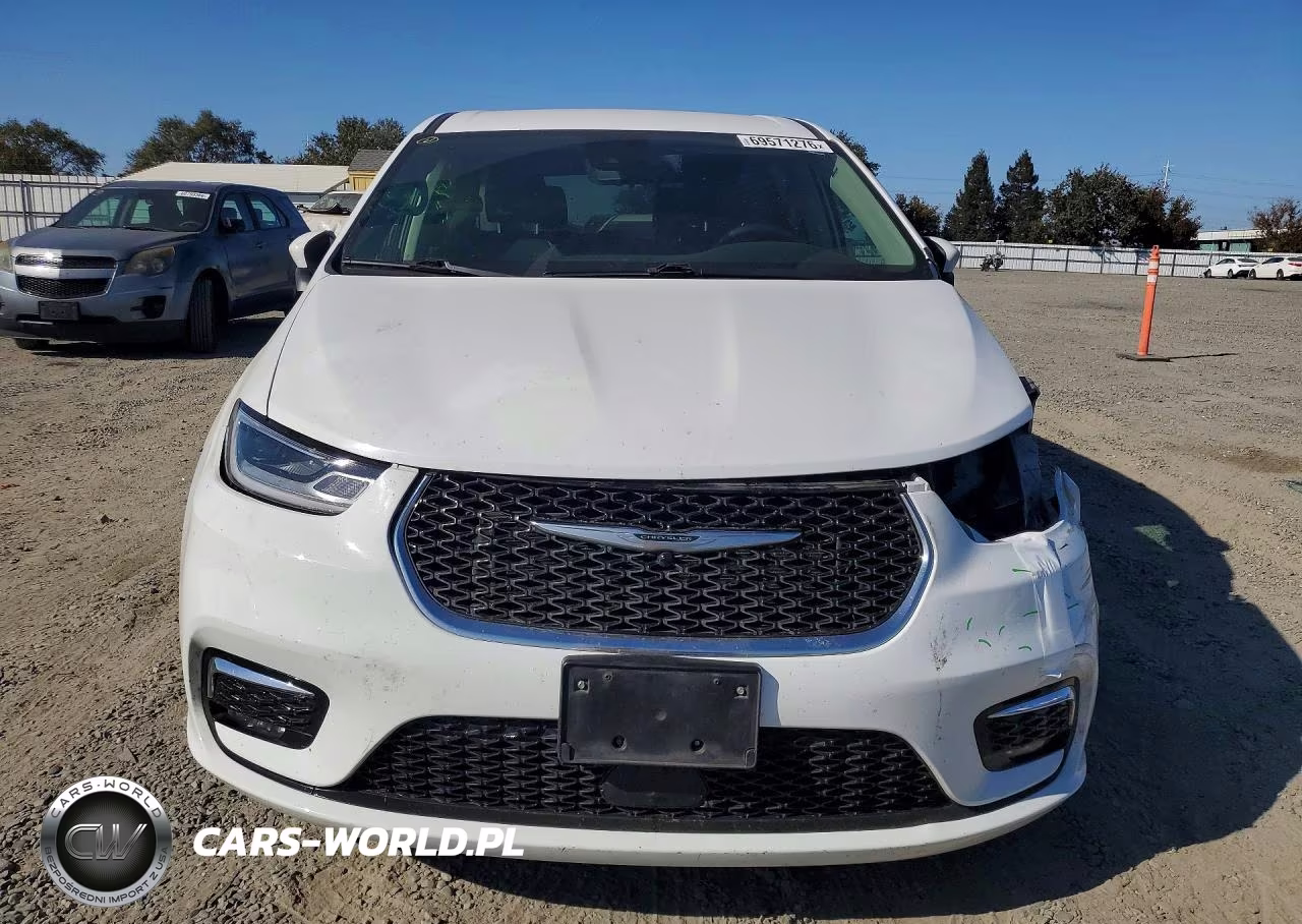 2023 Chrysler Pacifica Hybrid Touring L VIN:2C4RC1L7XPR558970 - 5
