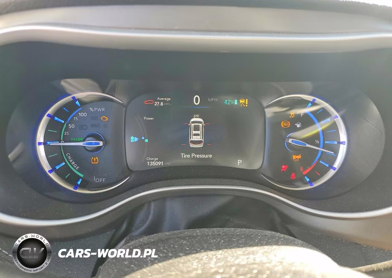 2023 Chrysler Pacifica Hybrid Touring L VIN:2C4RC1L7XPR558970 - 9