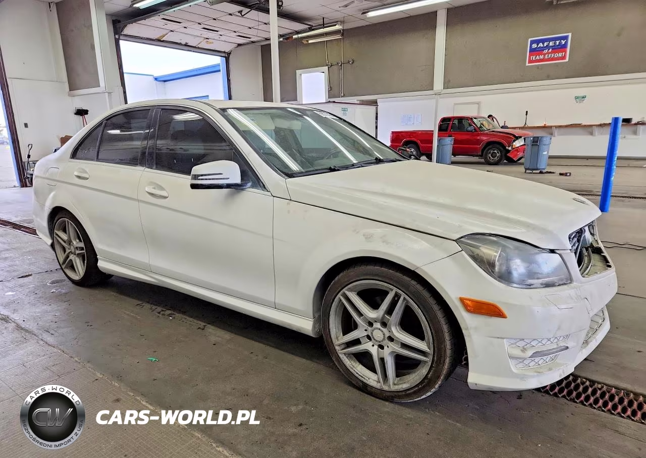 2013 Mercedes-Benz C 250 VIN:WDDGF4HB5DR253980 - 4
