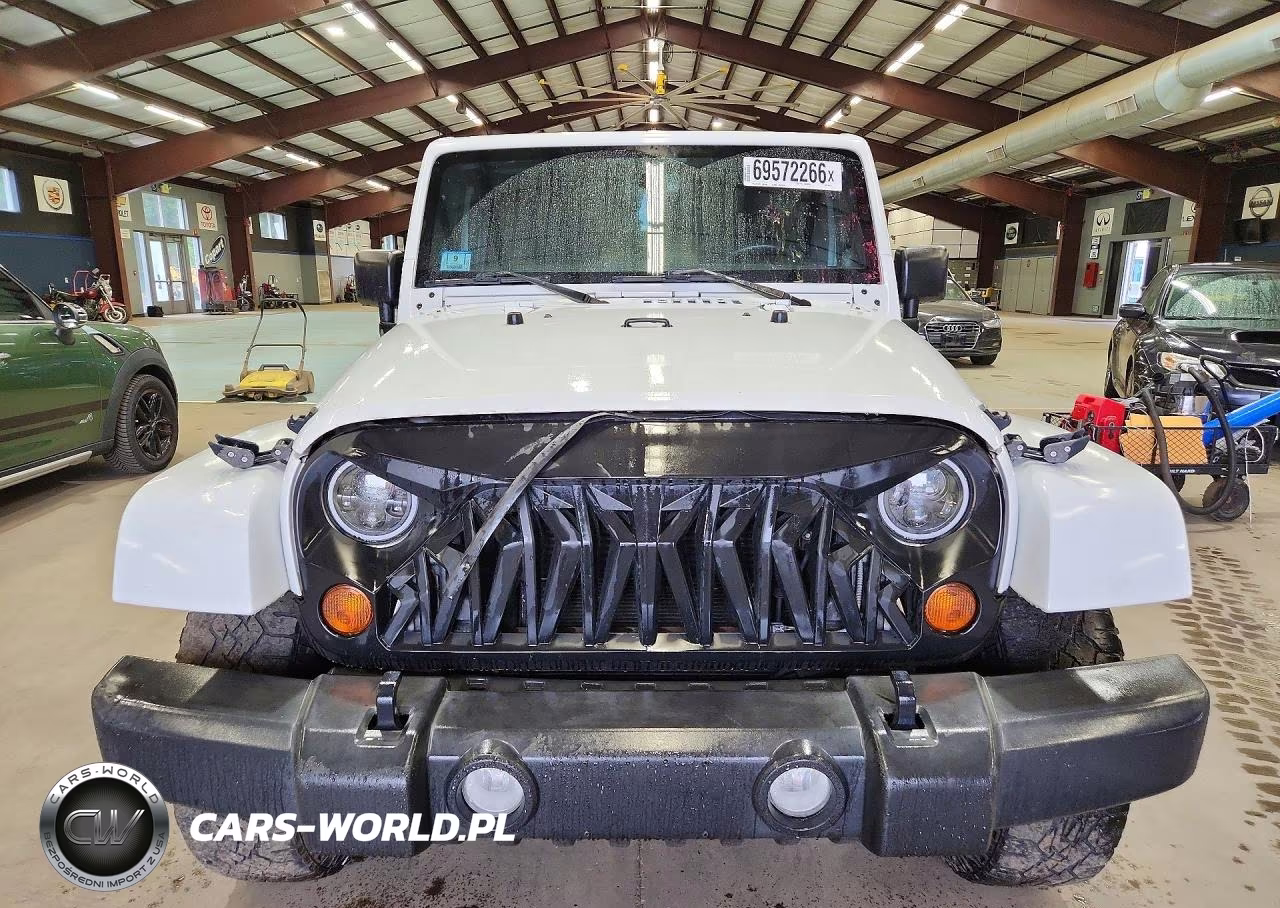 2013 Jeep Wrangler Unlimited Sahara VIN:1C4BJWEG0DL604571 - 5