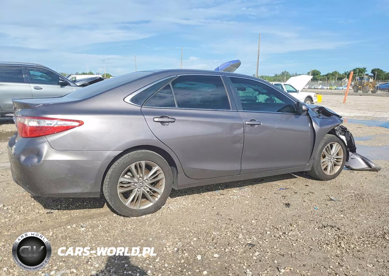 2015 Toyota Camry Se VIN:4T1BF1FK6FU103989 - 3