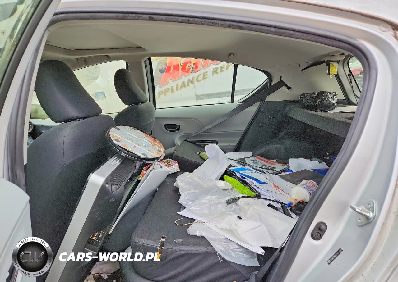 2012 Toyota Prius C Three VIN:JTDKDTB38C1013423 - 10